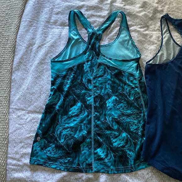 2 Workout tanks - Picture 6 of 6